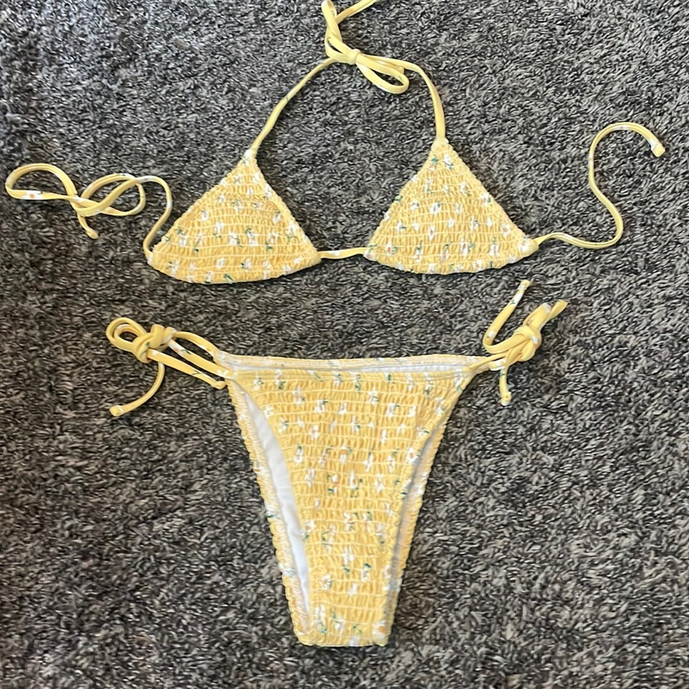 Yellow daisies bikini, never worn